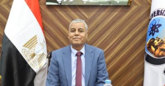 الدكتور يوسف غرباوى رئيس جامعة جنوب الوادى