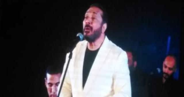   على الحجار