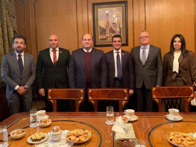 وفد تنسيقية الأحزاب خلال لقائه السفير الروسي بالقاهرة