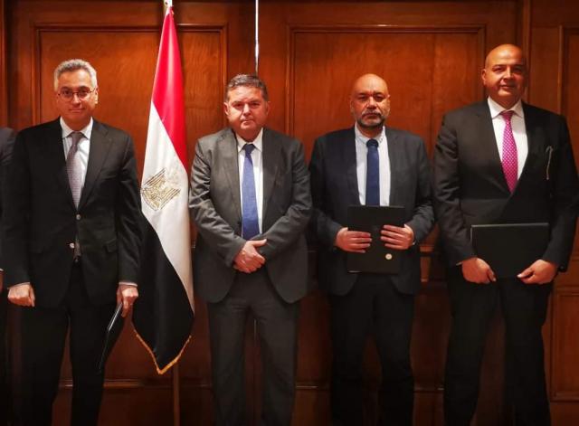 خلال التوقيع