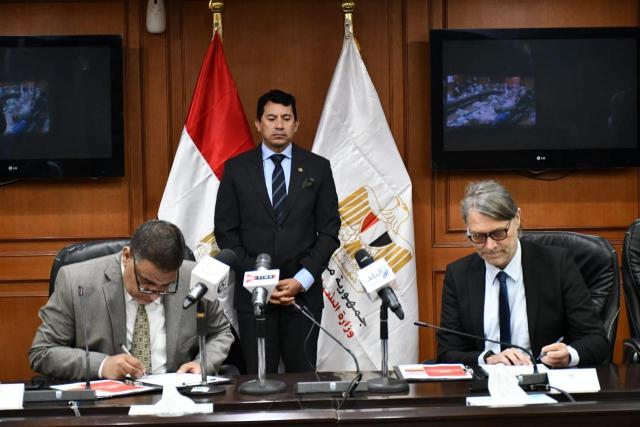 خلال التوقيع