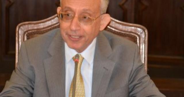 الدكتور اشرف الغندور ناىب رئيس جامعة الإسكندرية للدراسات العليا والبحوث
