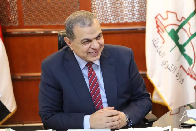 وزير القوي العاملة  