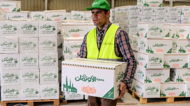 توزيع كراتين ولحوم على 18ألف أسرة في المنيا
