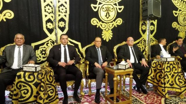 محافظ الشرقية يؤدى واجب العزاء