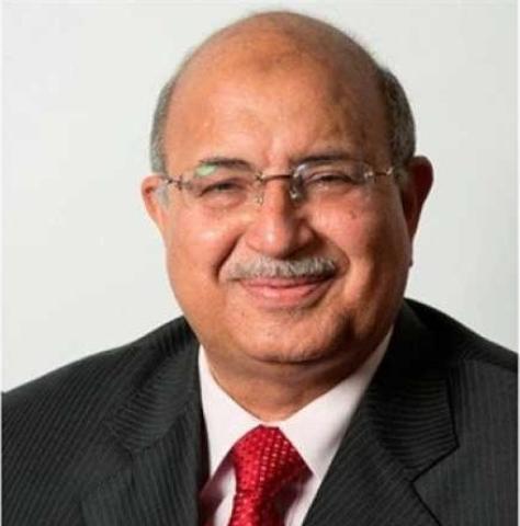 الدكتور وجيه عزام رئيس اللجنة العليا المنظمة للبطولة