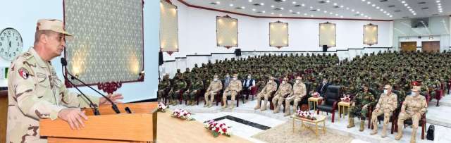 وزير الدفاع يلتقي بقوات المظلات