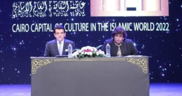 إيناس عبد الدايم والدكتور سالم بن محمد المالك