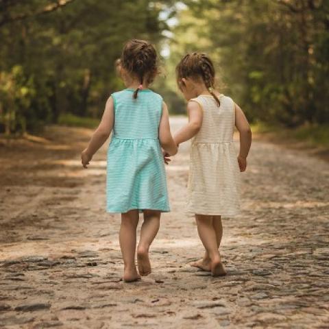 يوم الأخوات.. صورة تعبيرية