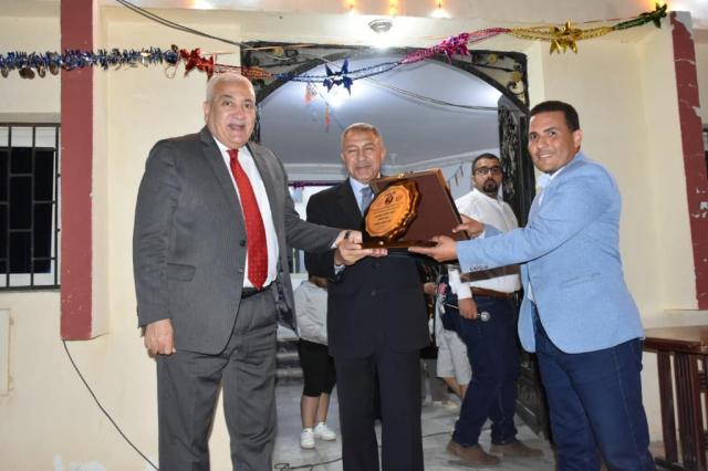 تكريم رئيس جامعة السادات