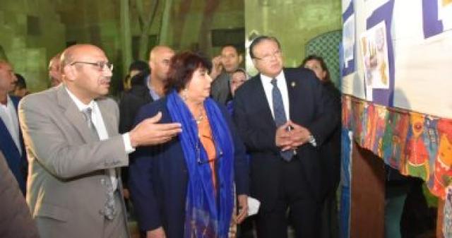   وزيرة الثقافه