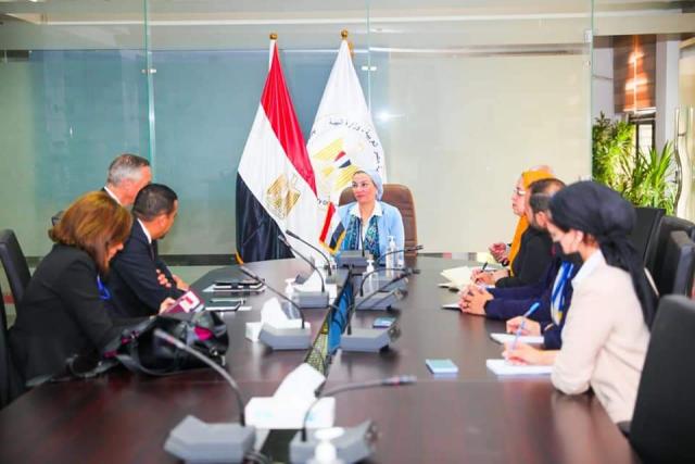 اجتماع وزيرة البيئة