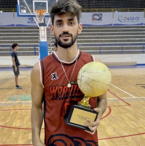 لاعب السلة عبدالرحمن الغضبان يوقع مع نادي أندورا في سابقة تاريخية 