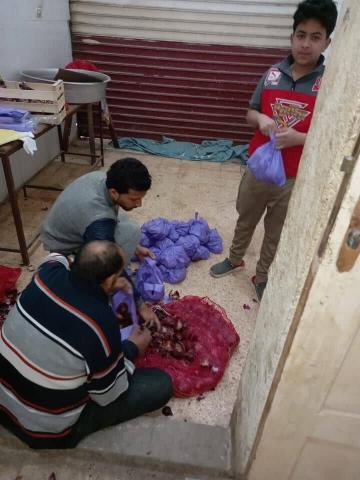 طفل يتبرع بمصروفة