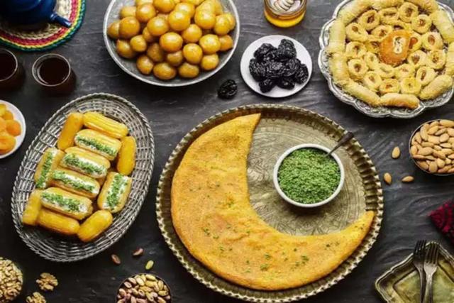 تناول الحلويات