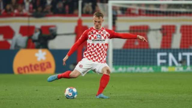 نيكلاس تور لاعب فريق ماينز الألماني