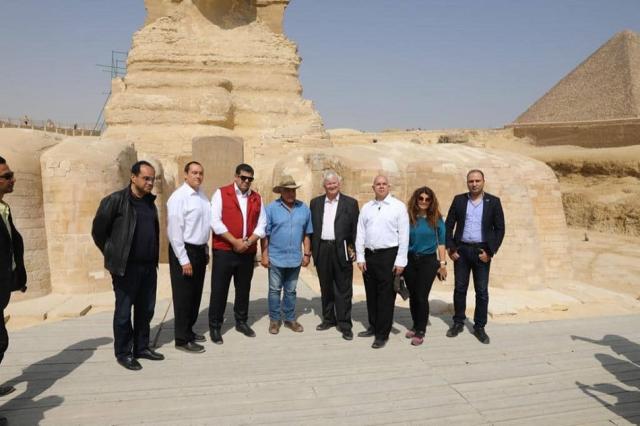 الدكتور زاهي حواس مع المهندس المعماري الشهير أدريان سميث، وشريكه المهندس جولدن هيل