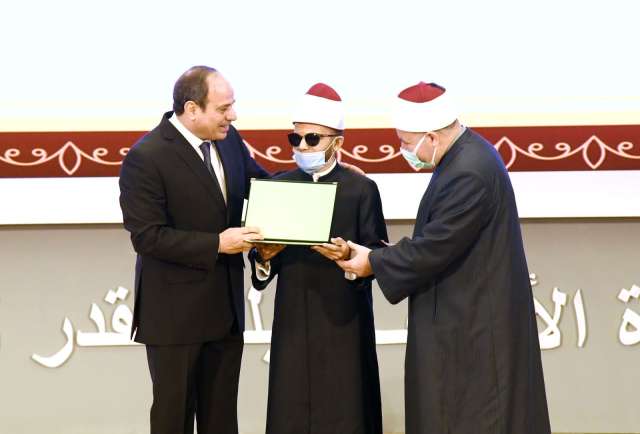الرئيس في إحتفال ليلة القدر
