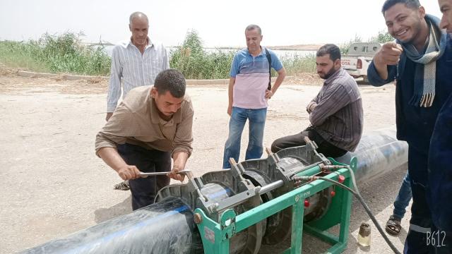 مياه اسيوط تنفذ خط طرد صرف صحي  ٤٥٠ مم بولى