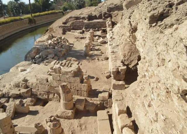 اكتشاف أثري جديد بسوهاج لنقطة تفتيش ومعبد