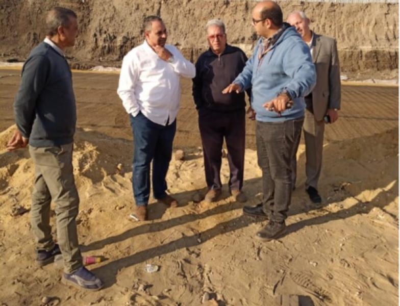 جانب من تفقد النائب تيسير مطرلارض النادى