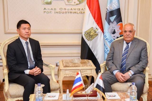 الفريق عبد المنعم التراس و السفير بوتابورن ايوتوكسان 
