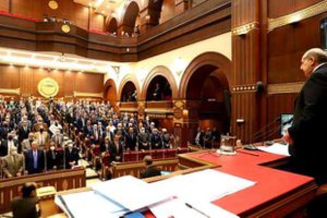 مجلس الشيوخ يقف دقيقة حداد