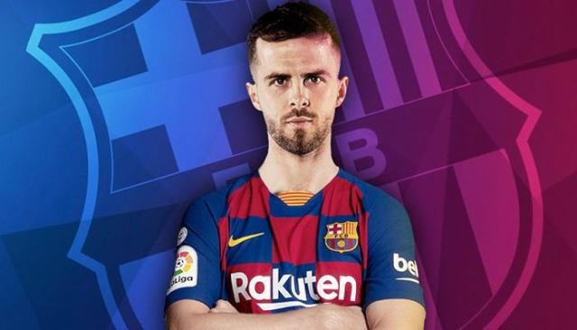 ميراليم بيانيتش لاعب وسط برشلونة
