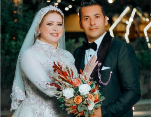 العروسين الدكتور ة نجلاء فتحى النعماني والاستاذ حسن اسامة 