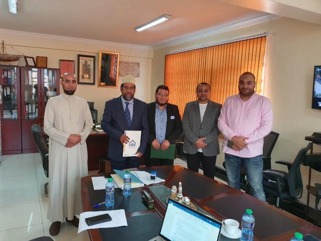 تعاون بين الجامعة الإسلامية في كينيا وكلية العلوم الإنسانية لإنشاء منصة تعليم إليكترونية