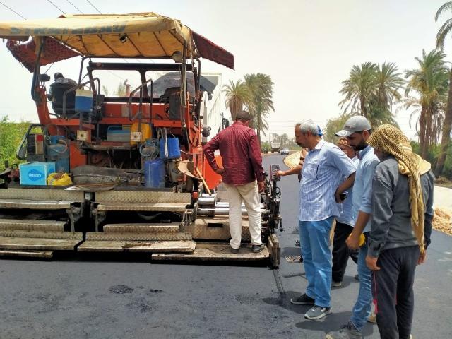 محافظ أسيوط: استمرار أعمال التطوير والتجميل بالمراكز برصف الشوارع الرئيسية وتركيب الإنترلوك بالحارات الضيقة بمركز البداري  
