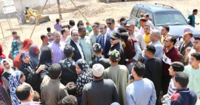 محافظ المنوفية يلتقي أهالي قرية جريس وشما