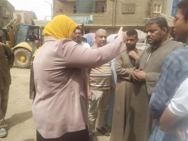 حملة تطهير وتعقيم أمام المساجد بسوهاج