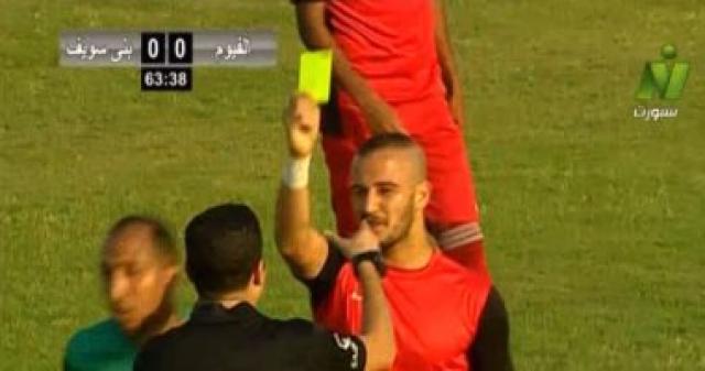حسن النني يشهر الكارت الأصفر للحكم