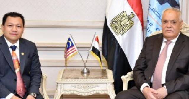 خلال الاجتماع