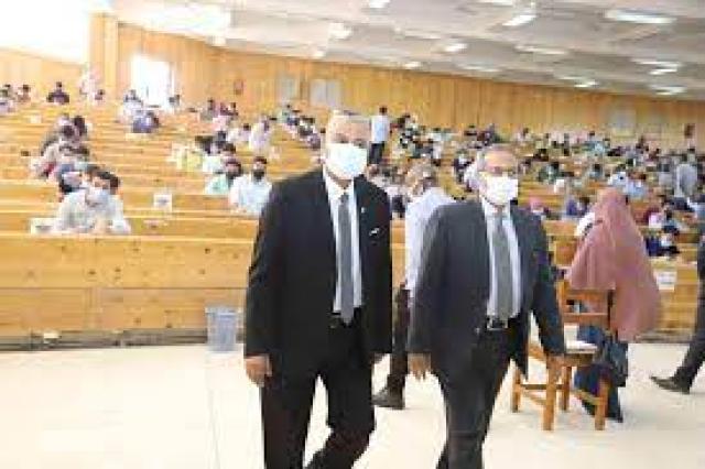 جولة تفقدية لرئيس جامعة جنوب الوادى بلجان كلية التجارة