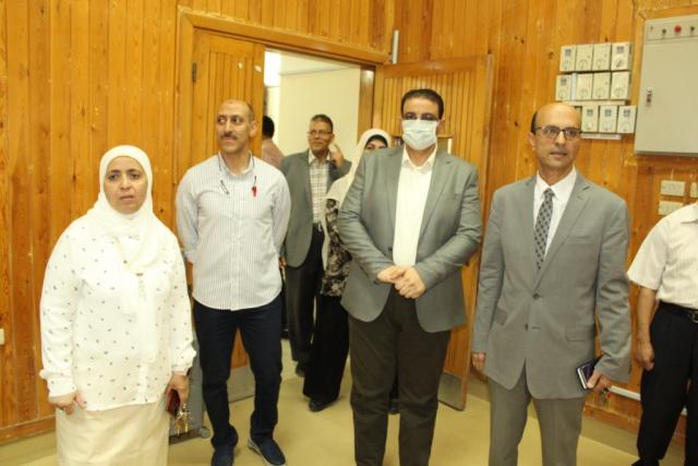نائب رئيس جامعة أسيوط يتفقد سير أعمال امتحانات الدراسات العليا   بكلية الحاسبات والمعلومات