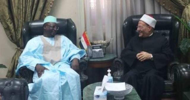 مفتى الجمهورية خلال لقاء سفير السنغال فى القاهرة