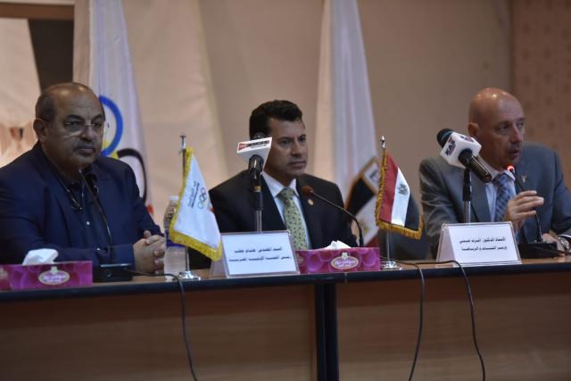 وزير الشباب يلتقى البعثة 
