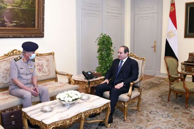 الرئيس السيسى يستقبل وزير الدفاع والإنتاج الحربى