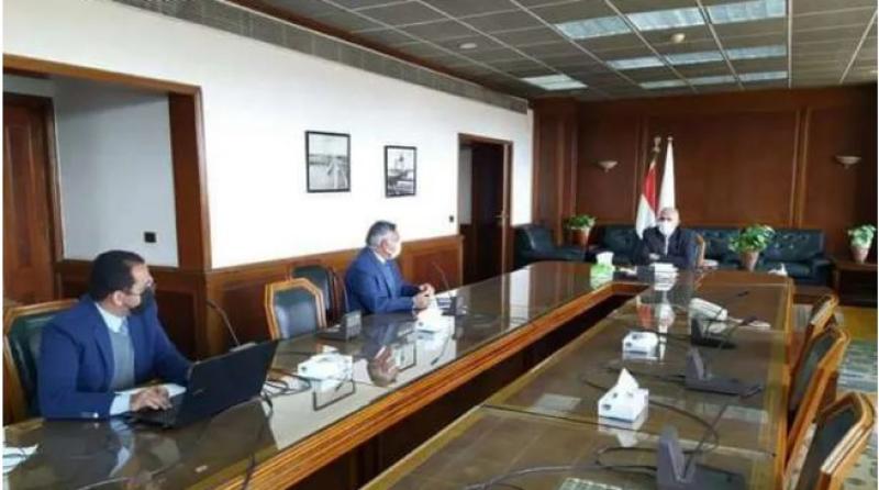 وزير الرى خلال الاجتماع