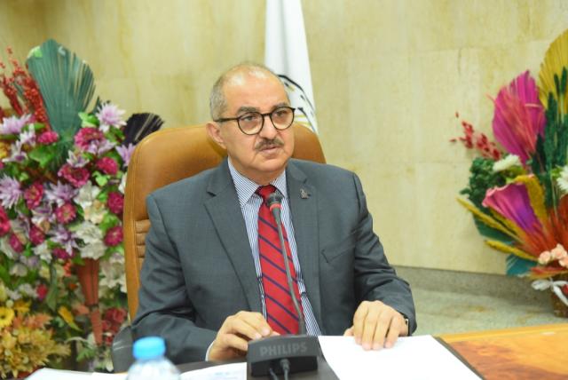 رئيس جامعة أسيوط  