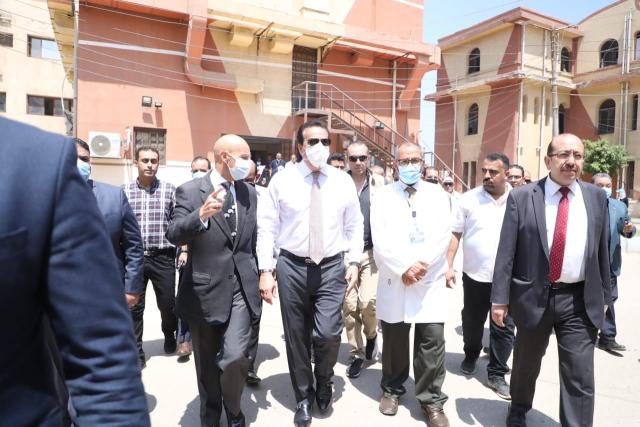 جانب من جولة الوزير لمستشفى ”بلبيس المركزي