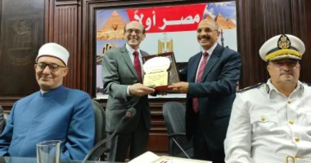 تكريم الفنان محمد صبحي في احتفالية كلية دار العلوم برموز ثورة 30 يونيو