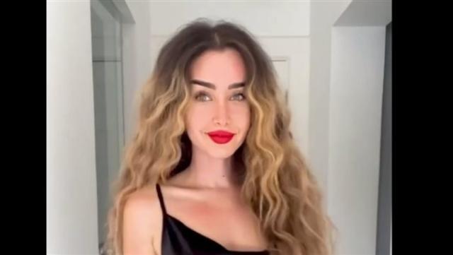هنا الزاهد