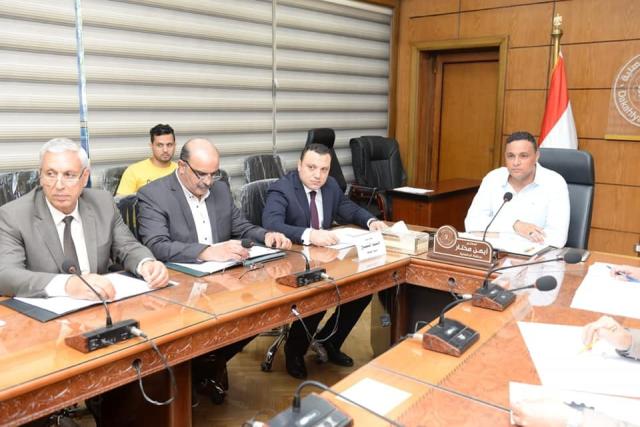 محافظ بنى سويف يطالب بوضع لوحة تعريفية بالشهيد 