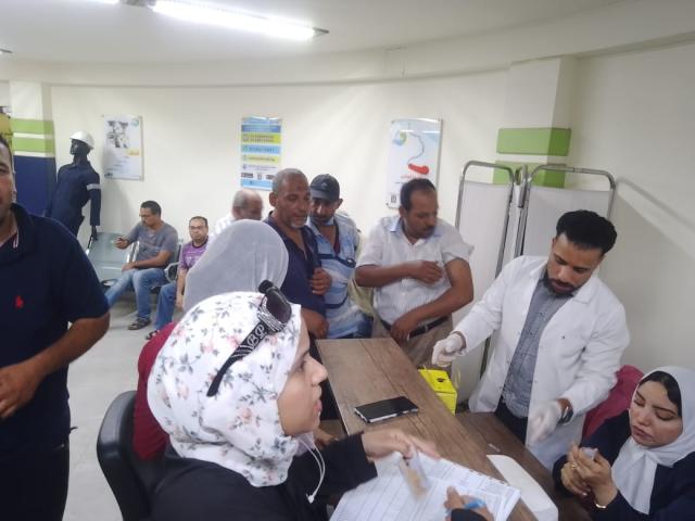 مياه أسيوط.. اللجنة الوقائية بالتعاون مع الصحة توفر لقاحات وقائية لعمال الصرف الصحي