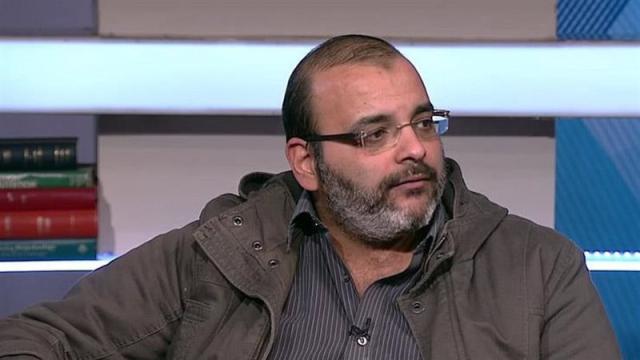  أيمن بهجت قمر 