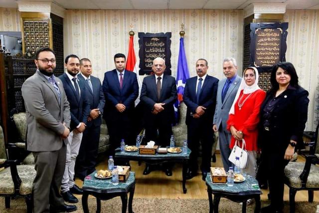 وفد المصريين الأحرار مع محافظ السويس 
