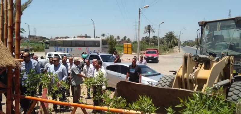إزالة كافية بجوار بنزينة بطريق دمو في حملة  ببني سويف